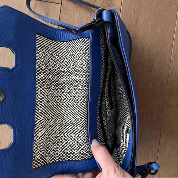 Rebecca minkoff envelope crossbody bag - Picture 3 of 3